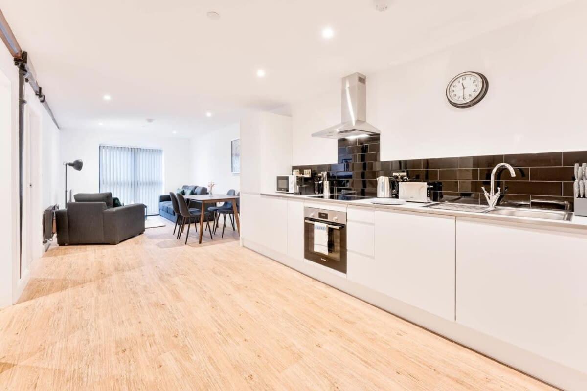 Smart 2 Bed Apartment In Burton-On-Trent Εξωτερικό φωτογραφία